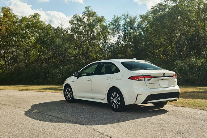 2025 Toyota Corolla Hybrid – Fuel Efficiency and Reliability Hamilton - photo 1